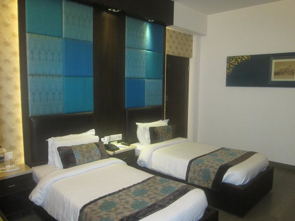 Royal Twin Room - Photo 4