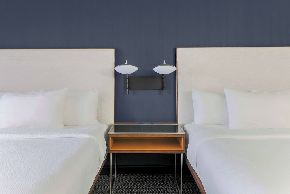 Room, 2 Queen Beds (Mobility Accessible, Roll-In Shower) - Photo 1