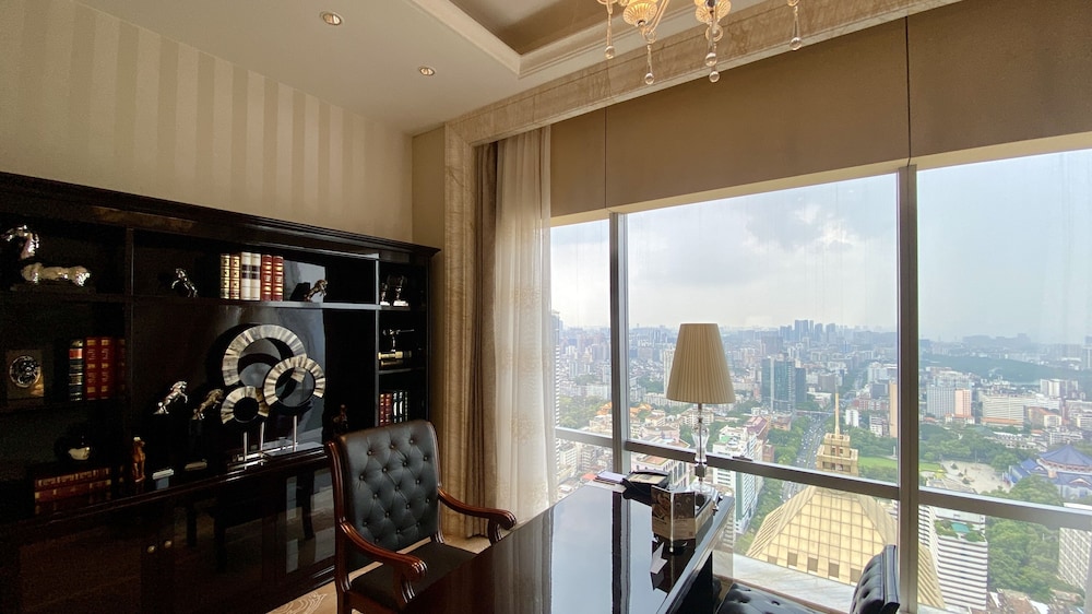 Presidential Suite thumbnail 6