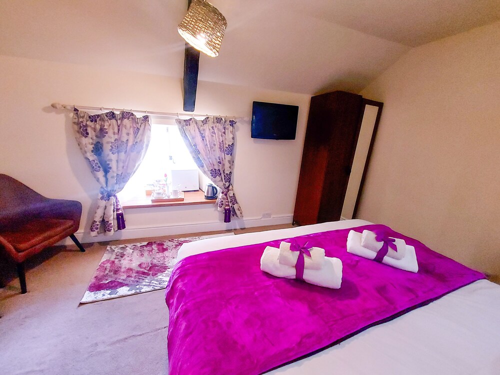 Double Room, Ensuite - Photo 10