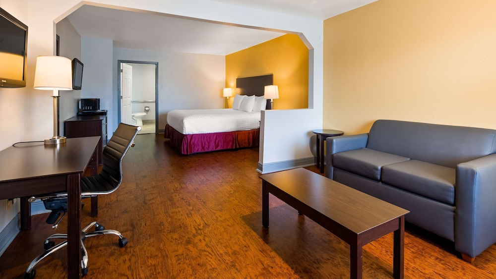 Suite, 1 King Bed, Accessible, Non Smoking - Photo 3