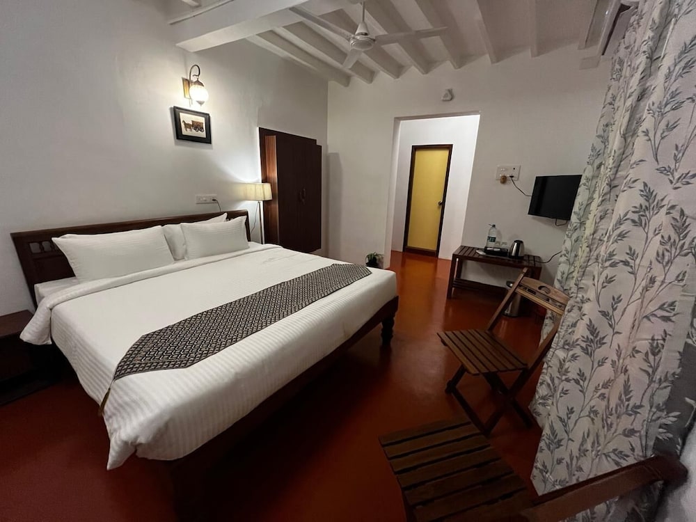 Superior Double Room, City View