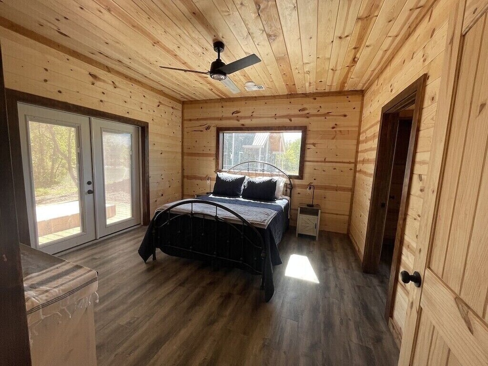 Family Cabin, 4 Bedrooms, River View photo 1