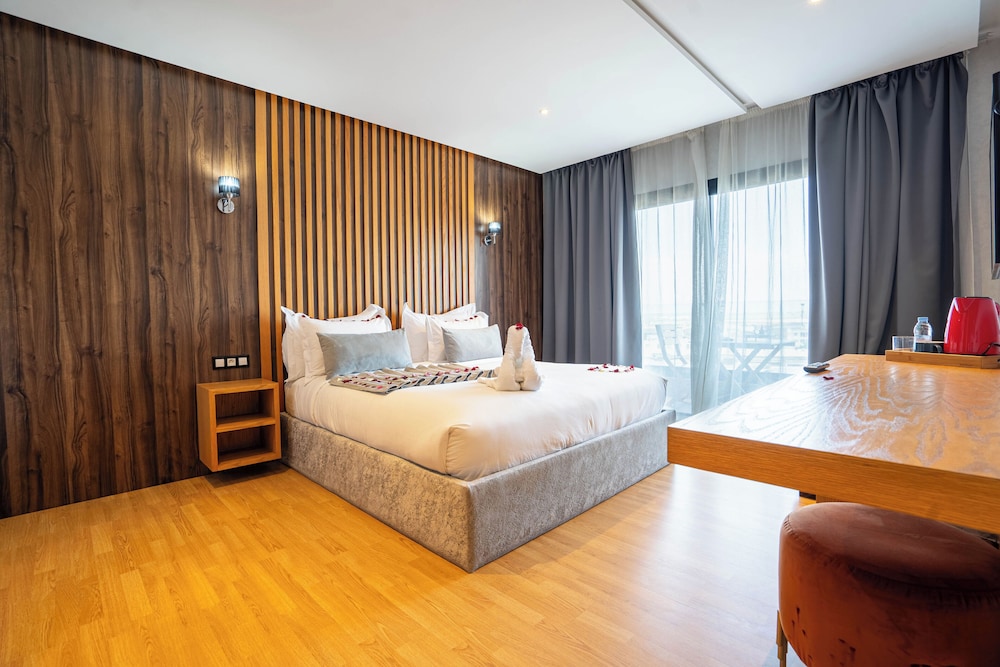 Chambre deluxe, grand lit, balcon photo 1