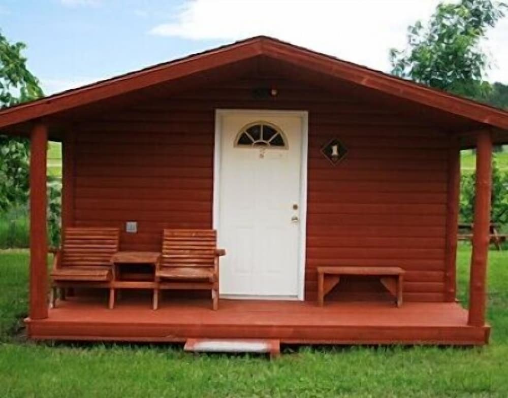 Economy Cabin photo 2