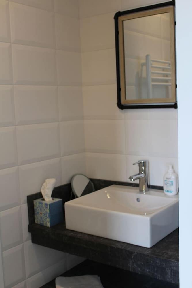 Triple Room, Private Bathroom (Eugenie) photo 2
