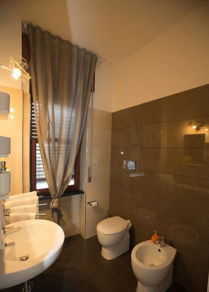 Standard Double Room - Photo 4