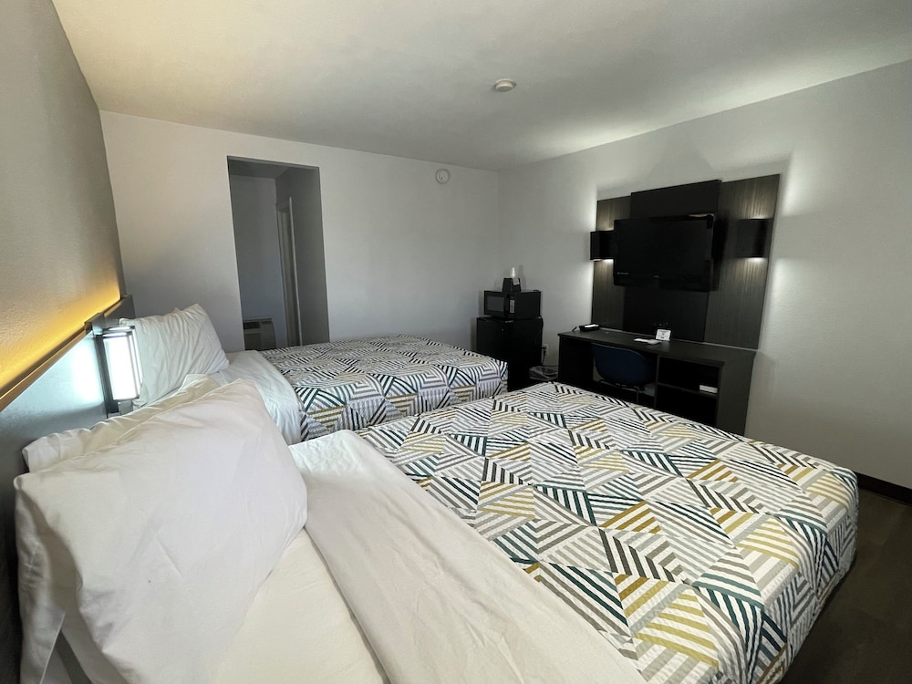 Deluxe Room, 2 Double Beds, Non Smoking, Refrigerator & Microwave - Photo 10