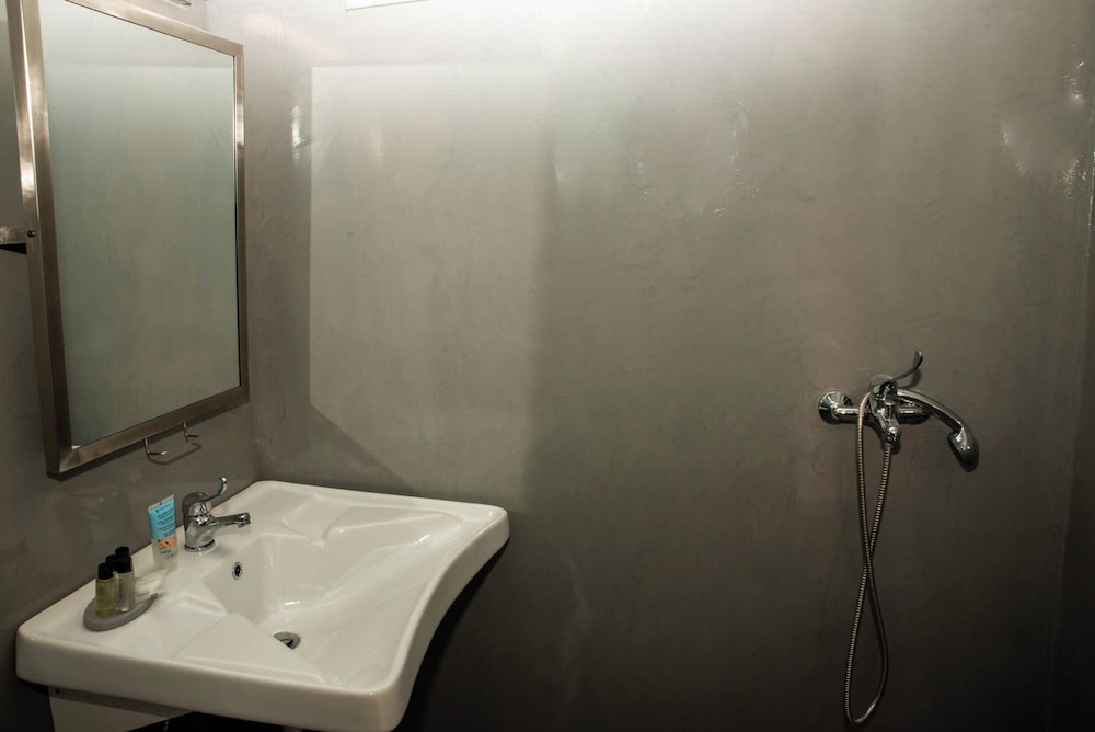 Superior room with outdoor hot tub - Photo 20