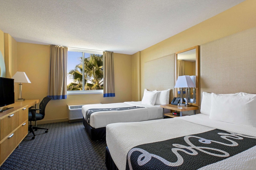 Suite, 1 Bedroom, Non Smoking (2 Full Beds) - Photo 1