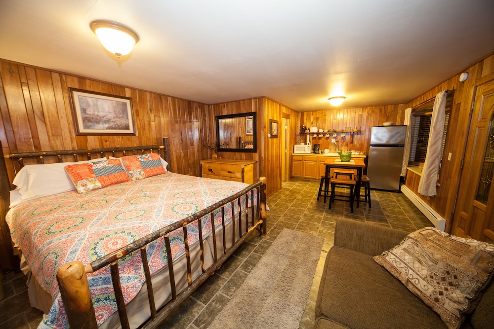 Hummingbird Suite photo 1