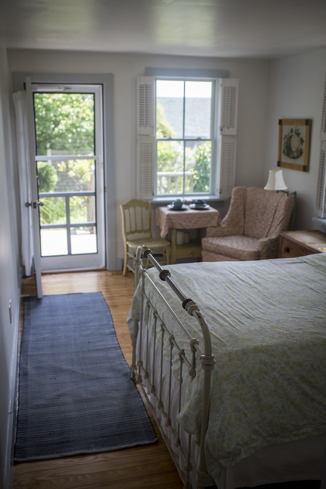 Standard Room, 1 Double Bed, Private Bathroom, Partial Ocean View