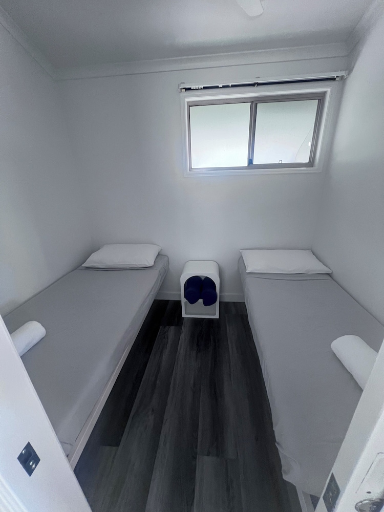 Cabin, 2 Bedrooms, Ocean View - Photo 6