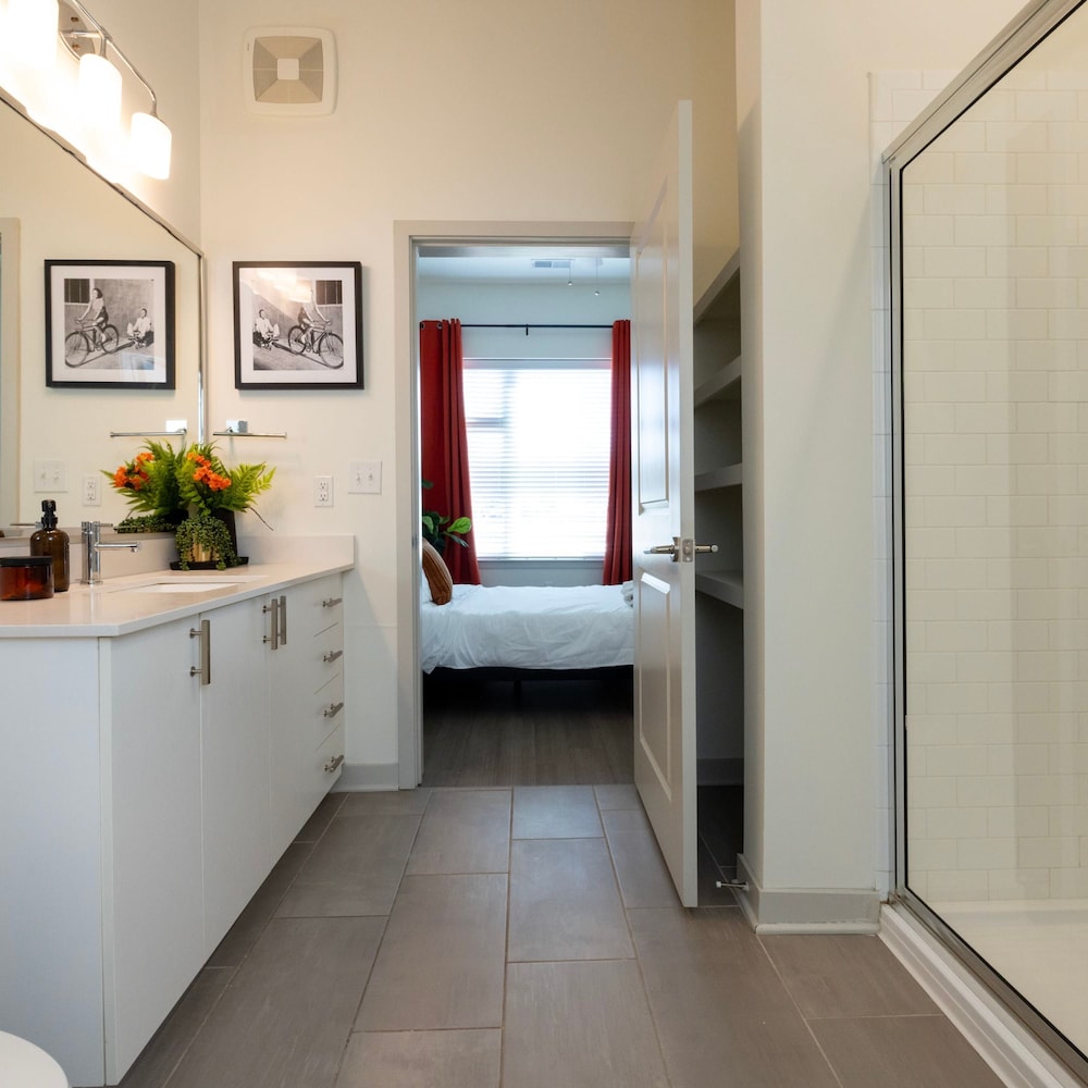Modern Nulu 2BR Cozysuites 04, Billede 21