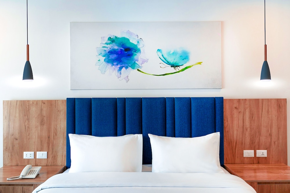 Premium Pool View Room