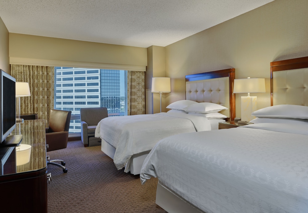 Executive Room, 2 Queen Beds (Mobility Accessible, Roll-In Shower) photo 2