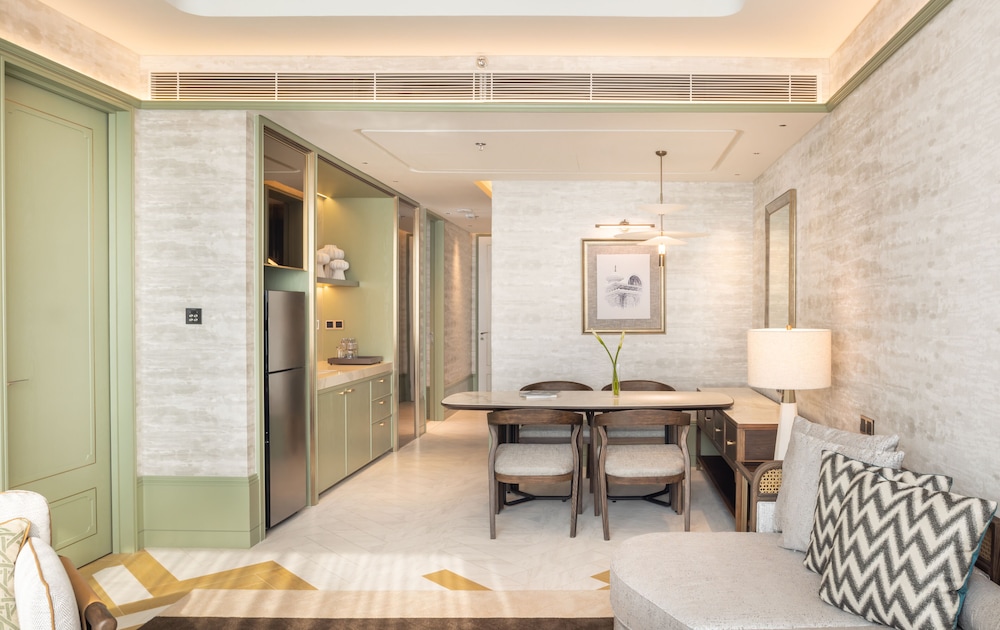 Two Bedroom Suite with Lounge Access