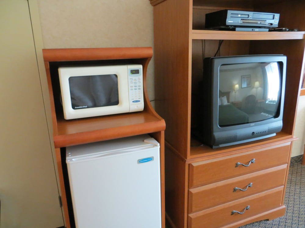 Standard Room, 2 Queen Beds, Non Smoking - Photo 12