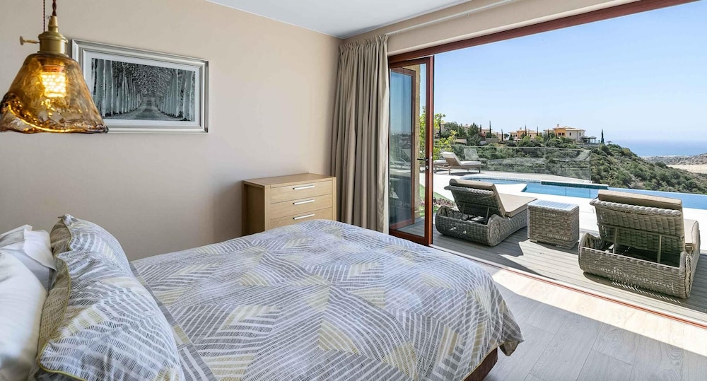 Villa photo 1