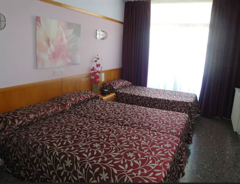 Standard Double Room (2 Adults and 2 Children)