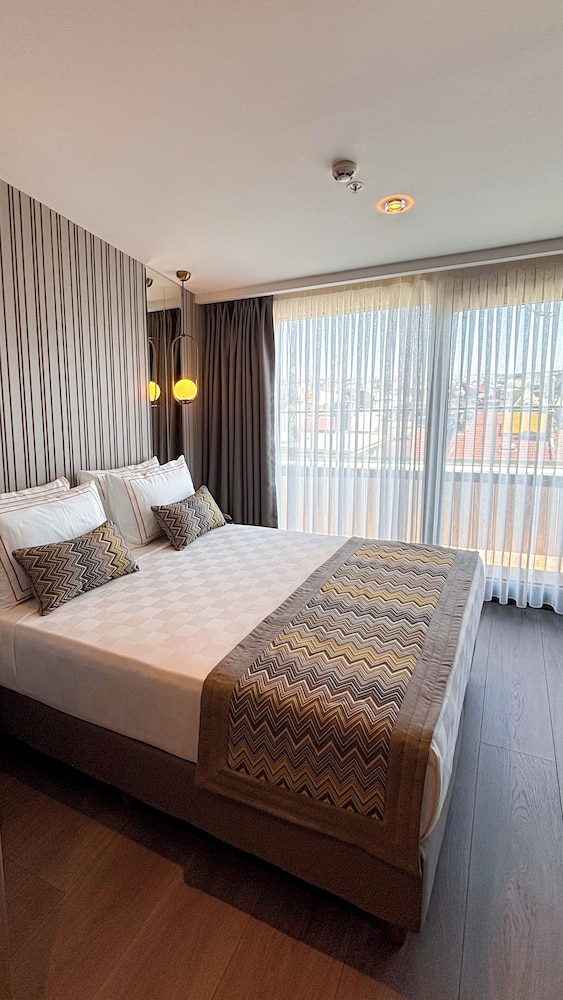 Deluxe Room, Balcony, City View photo 1