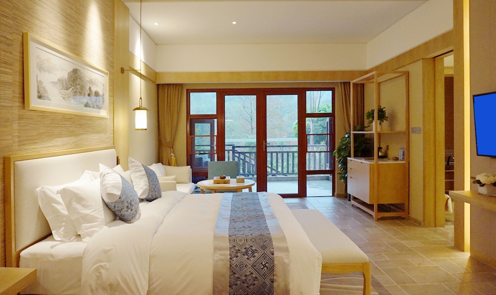 Deluxe Mountain View Room photo 3