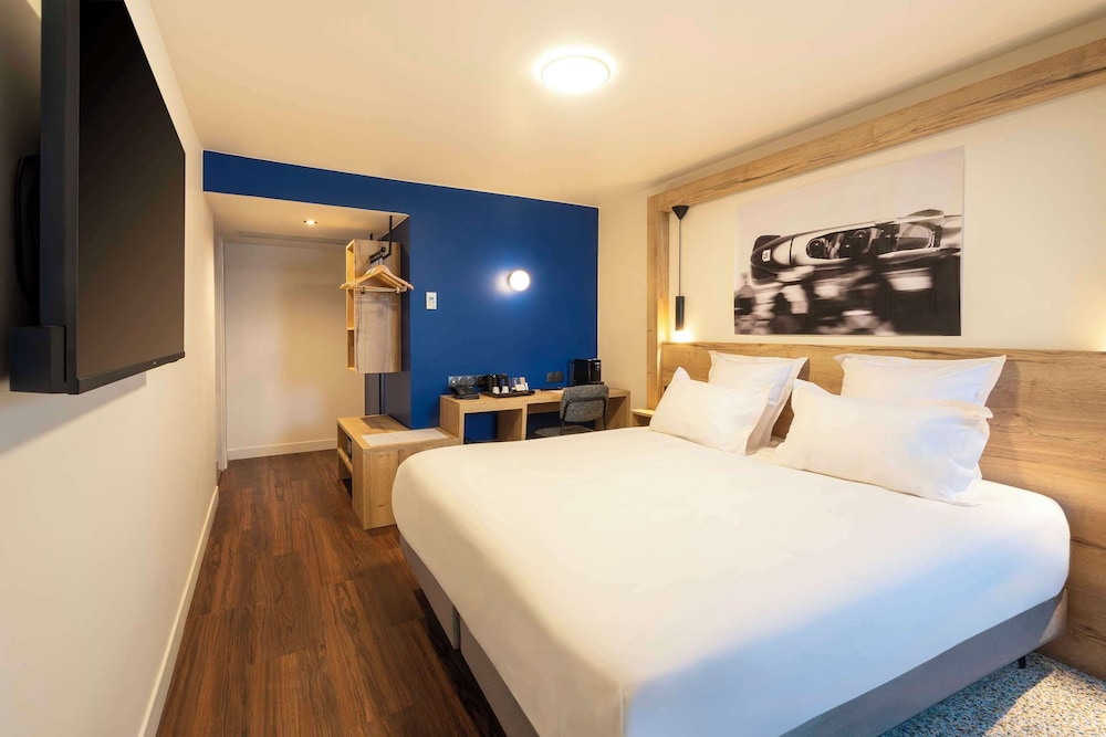 Family Room, 3 Twin Beds, Non Smoking (Shower Only) - Photo 3