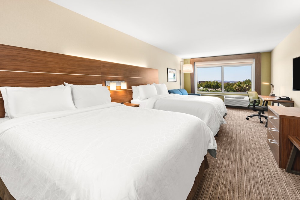 Suite, 2 Queen Beds, Accessible (Mobility, Accessible Tub) - Photo 2