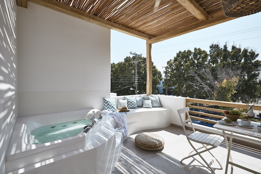 Deluxe Suite, Hot Tub (Outdoor) - Photo 4