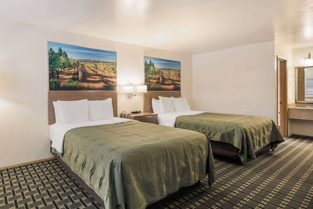 Deluxe Room, 2 Queen Beds - Photo 1