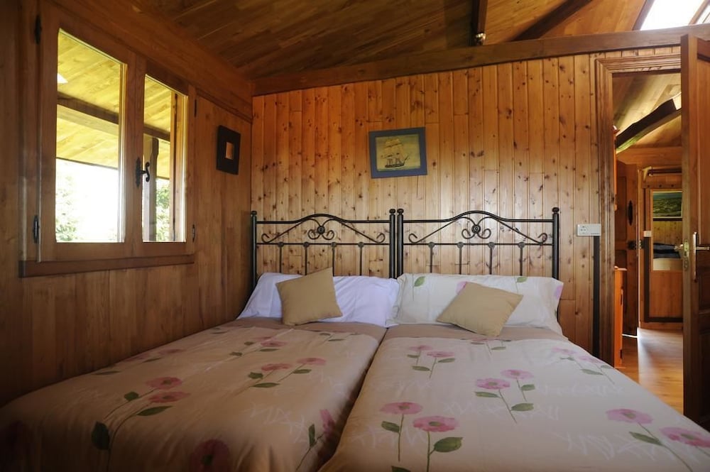 House, 2 Bedrooms photo 2