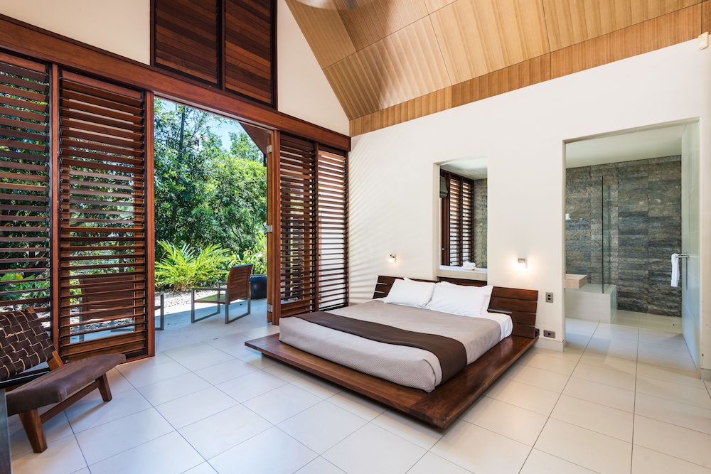 Five Bedroom Villa