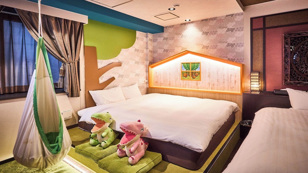 Casual 4, King Bed + Queen Bed, with Free All-you-can-drink Alcohol (Non Smoking)