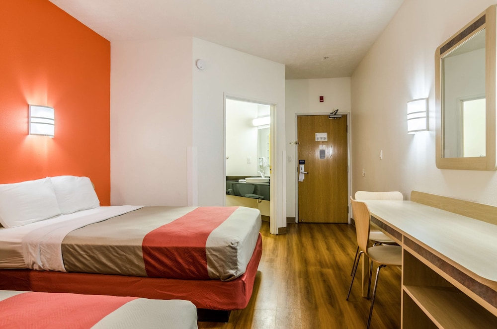 Standard Room, 2 Double Beds, Non Smoking - Photo 6