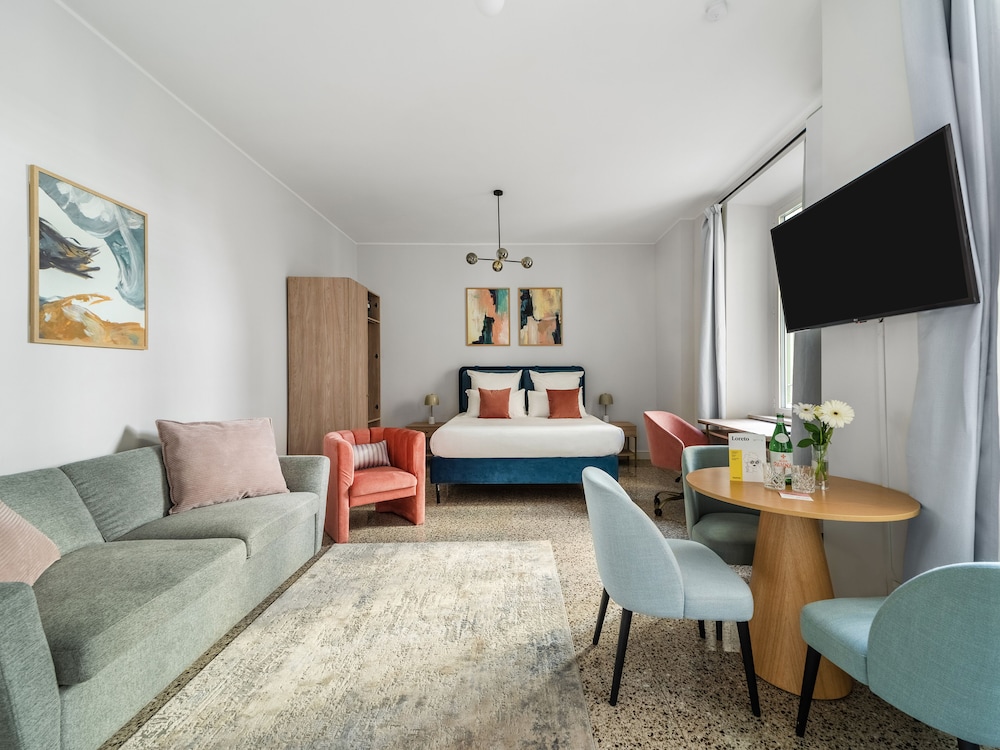 XL Studio with Kitchen, Sofa Bed