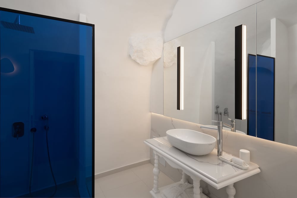 Suite, Jetted Tub - Photo 5