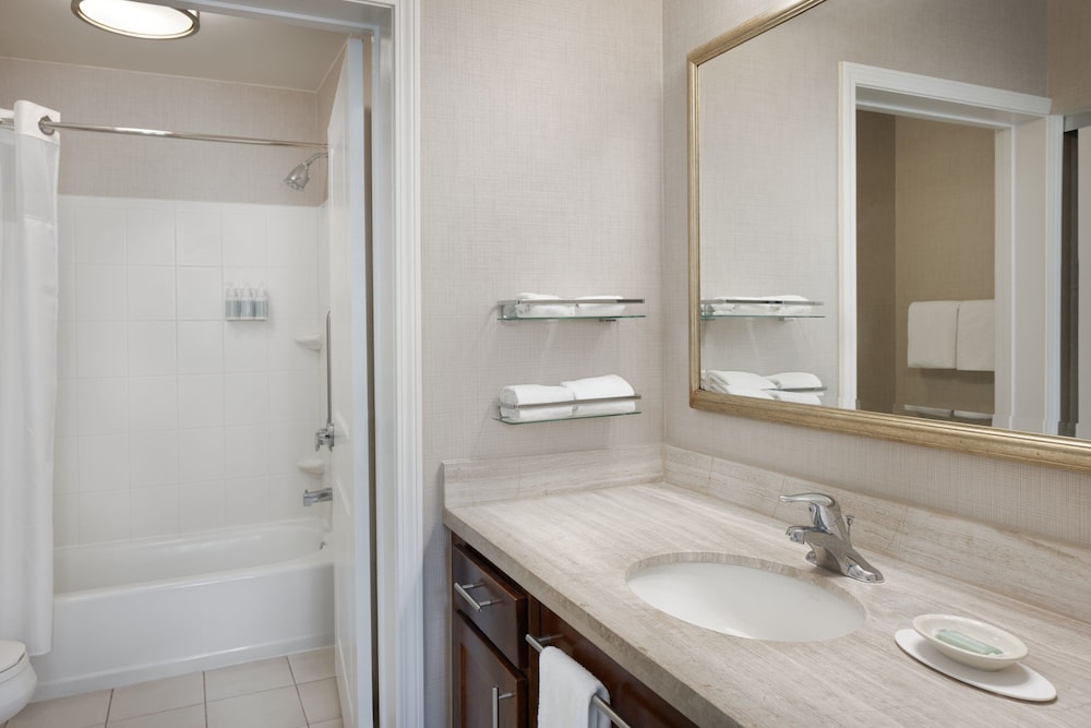 Suite, 1 Bedroom - Photo 8