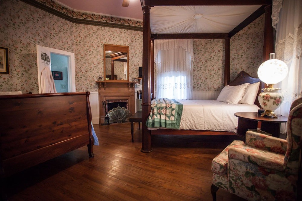 Deluxe Room, Multiple Beds (Mary) photo 1
