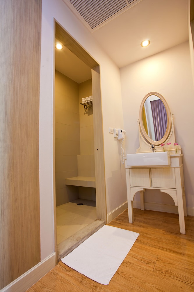 Junior Suite - Pool Wing photo 2