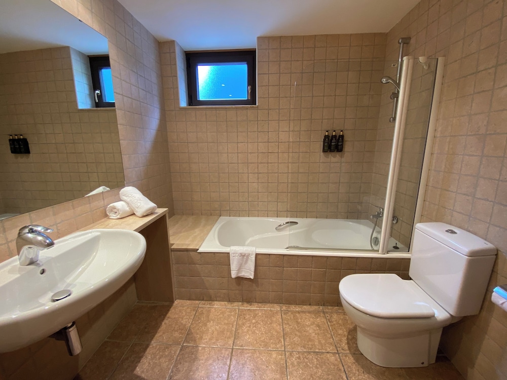 Standard Double or Twin Room with Parking Included photo 3