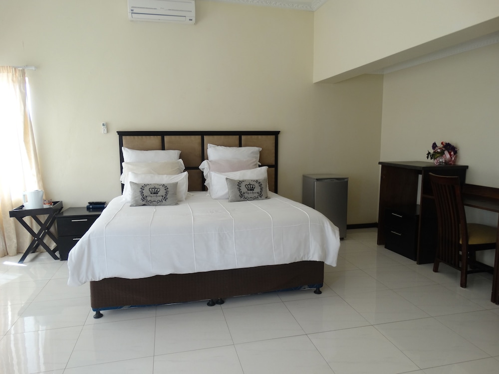 Global Home: Luxury Suite photo 1