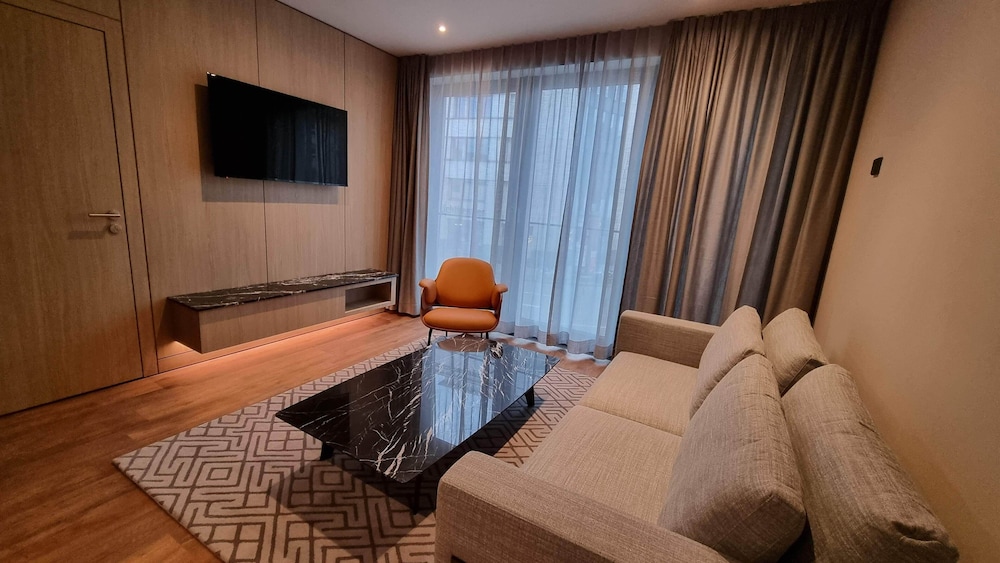 Signature Suite, 1 King Bed, Non Smoking, Kitchen
