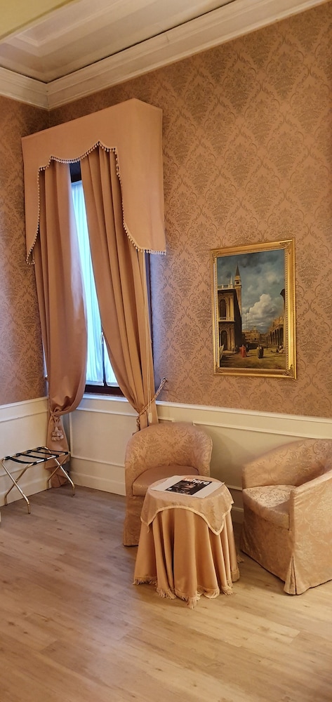 Deluxe Room - Photo 5