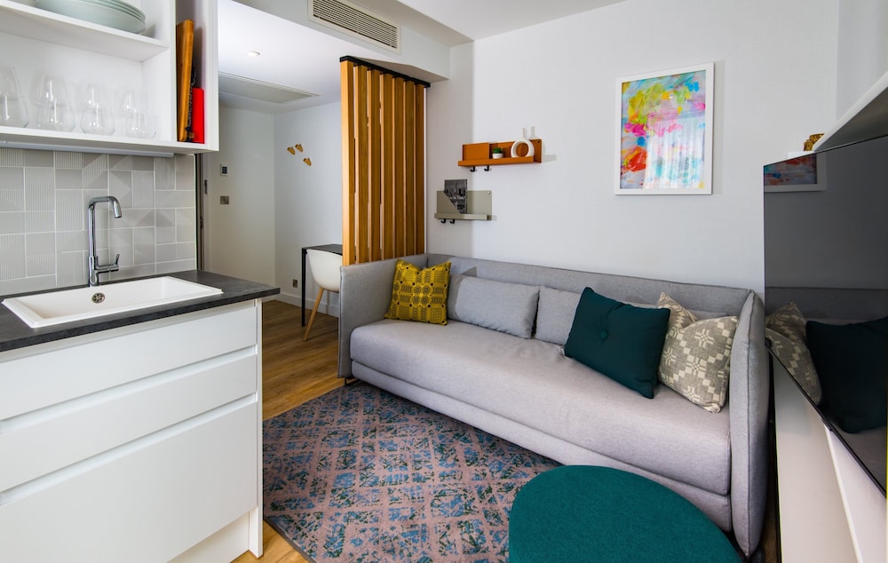 Suite, 1 Bedroom, Kitchen - Photo 5