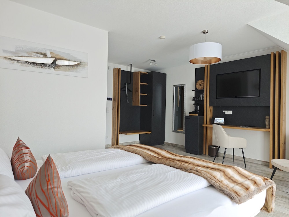 Double Room, Ensuite, Lake View (mit Balkon)