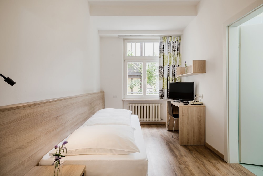 Basic Single Room photo 1