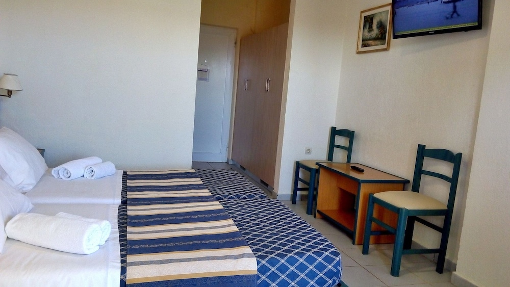 Double or Twin Room, Partial Sea View - Photo 1
