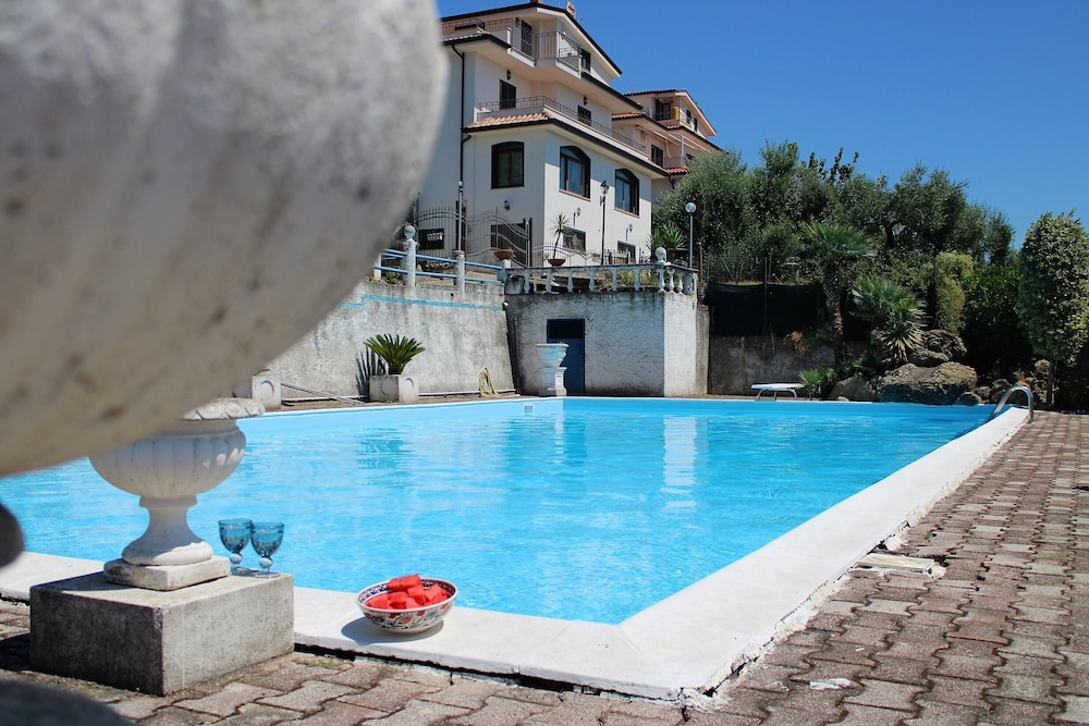 Villa, 4 Bedrooms, Smoking, Private Pool photo 3
