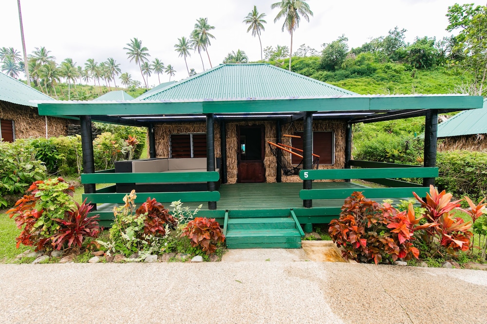 Deluxe Seaside Bure (children 2 Years Above)