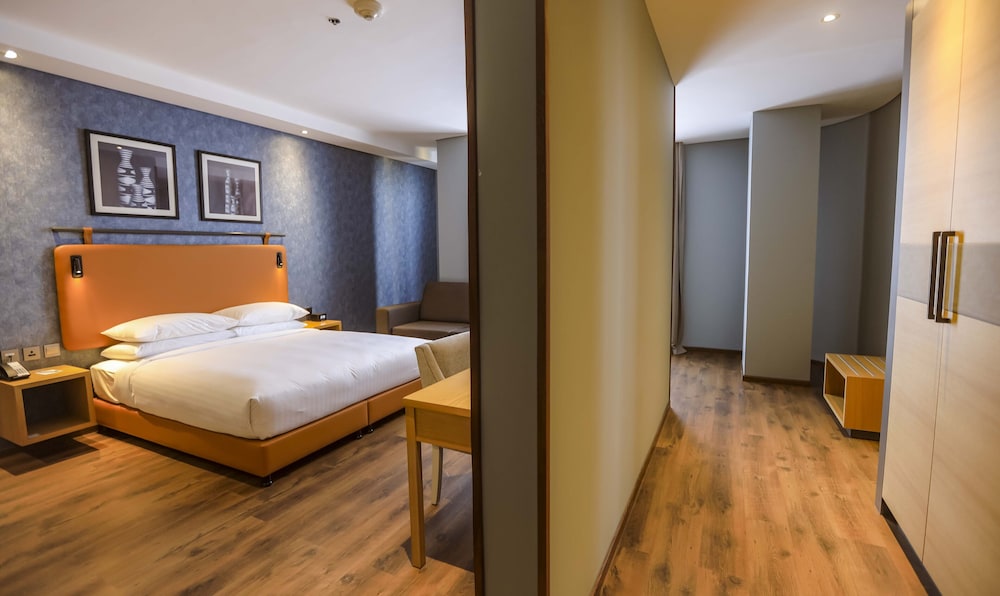 Junior Suite, 1 King Bed - Photo 8